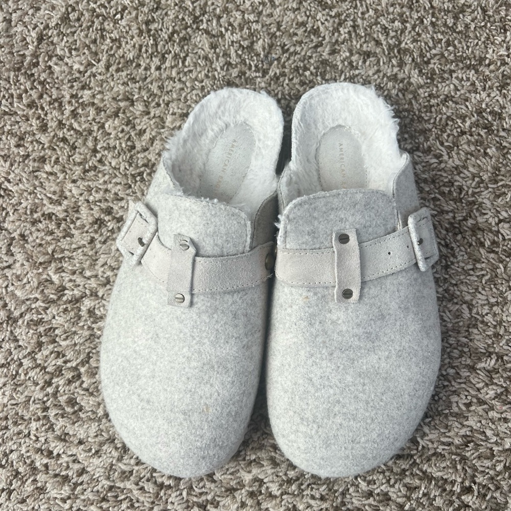 American Eagle Clogs